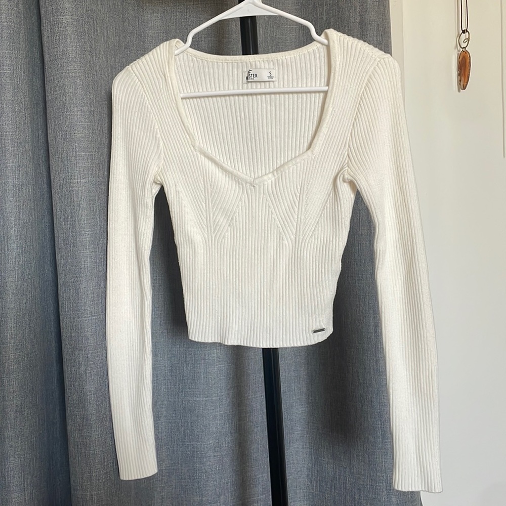 Knit long sleeved sweater top